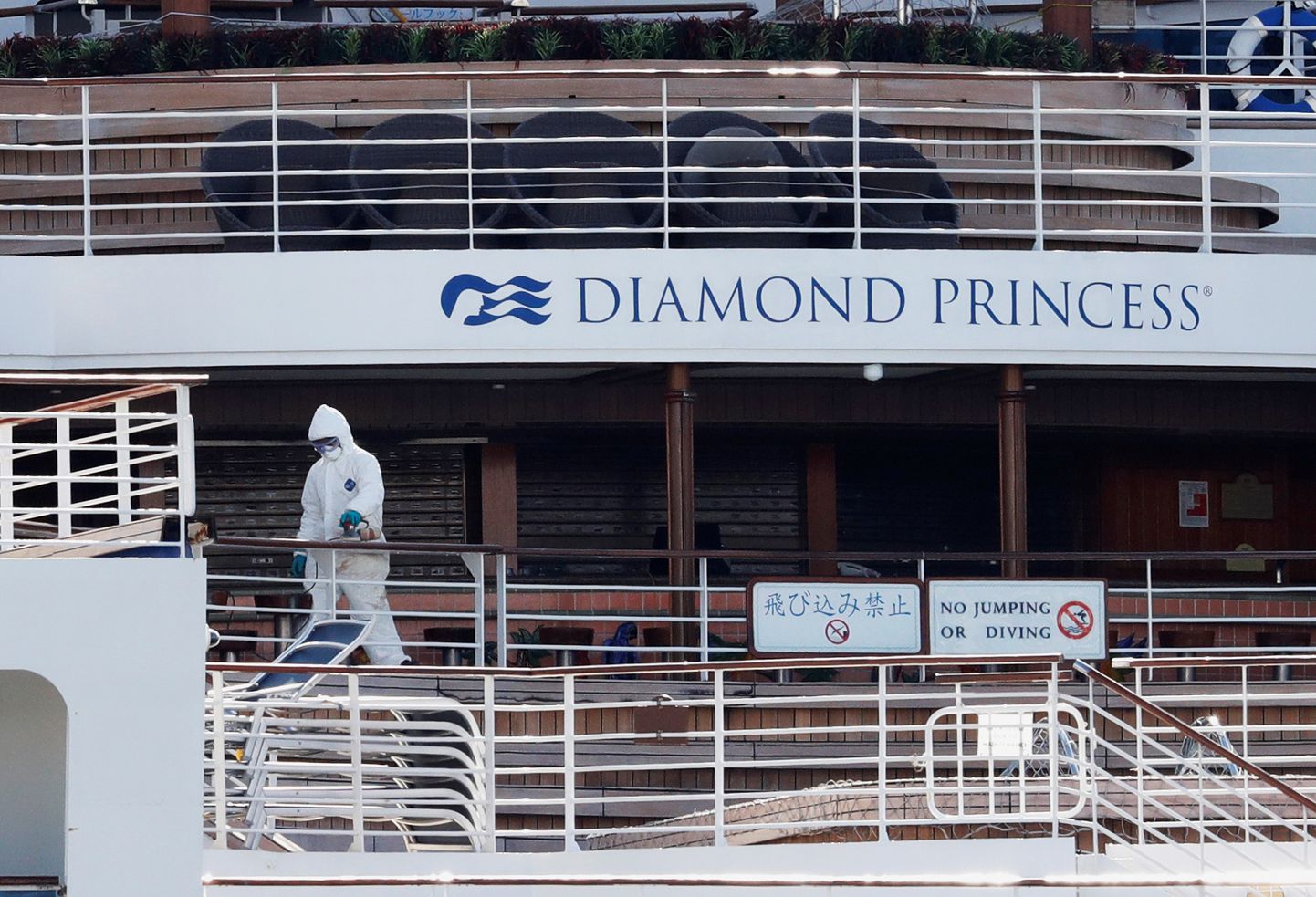 Всего на судне «Даймонд принцесс» коронавирусом заразились 542 пассажира и члена экипажа.