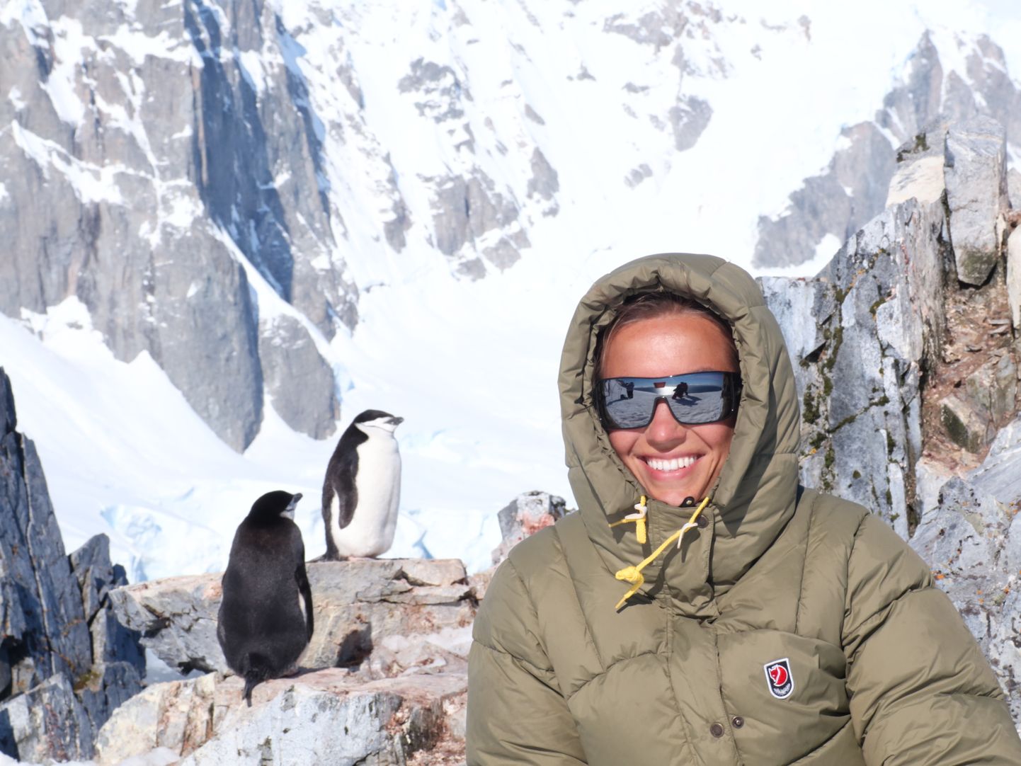 Kertu Jukkub kohtus Antarktikas pingviinidega.