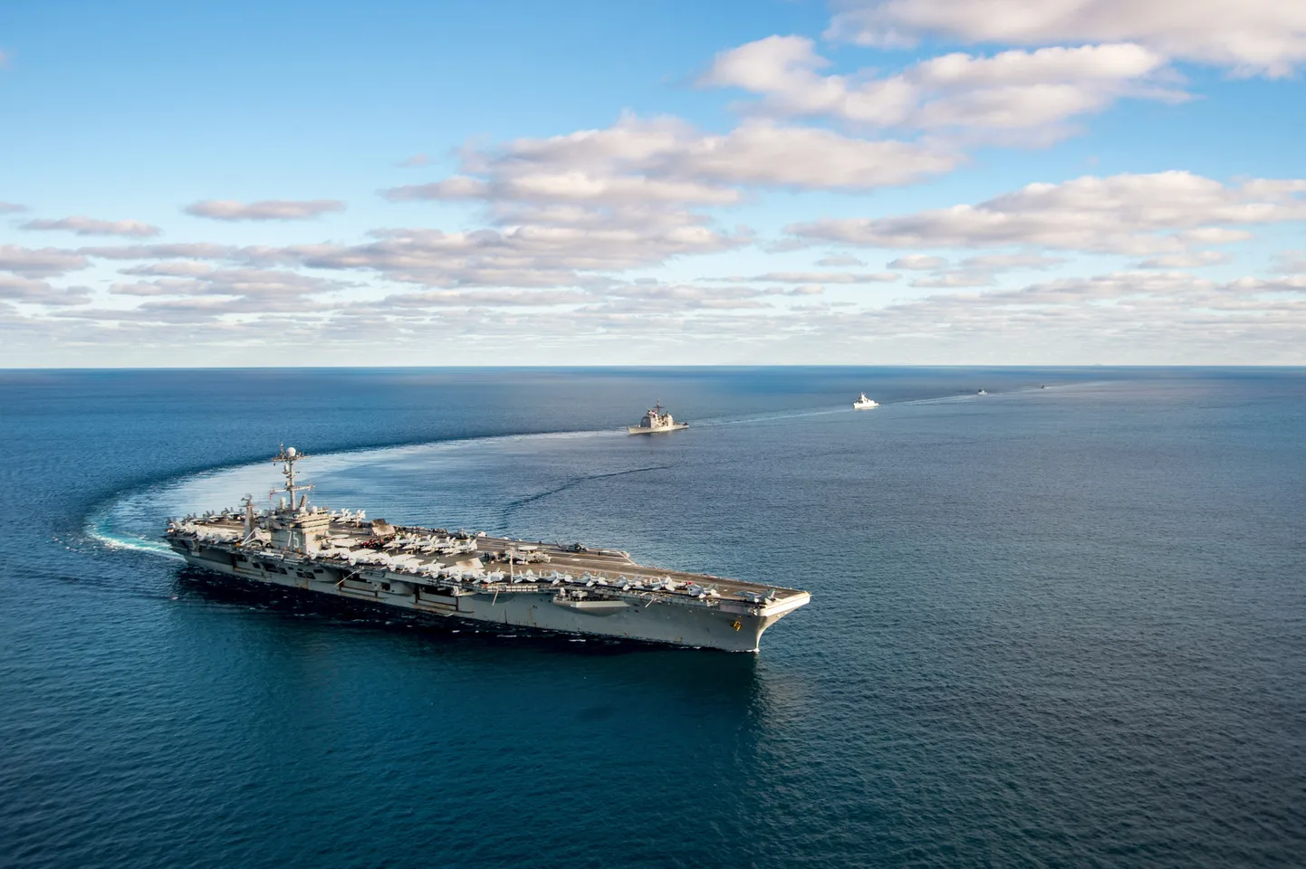 USA lennukikandja USS Harry S. Truman ja teda saatev lahingugrupp 2021. aasta detsembris Vahemerel.