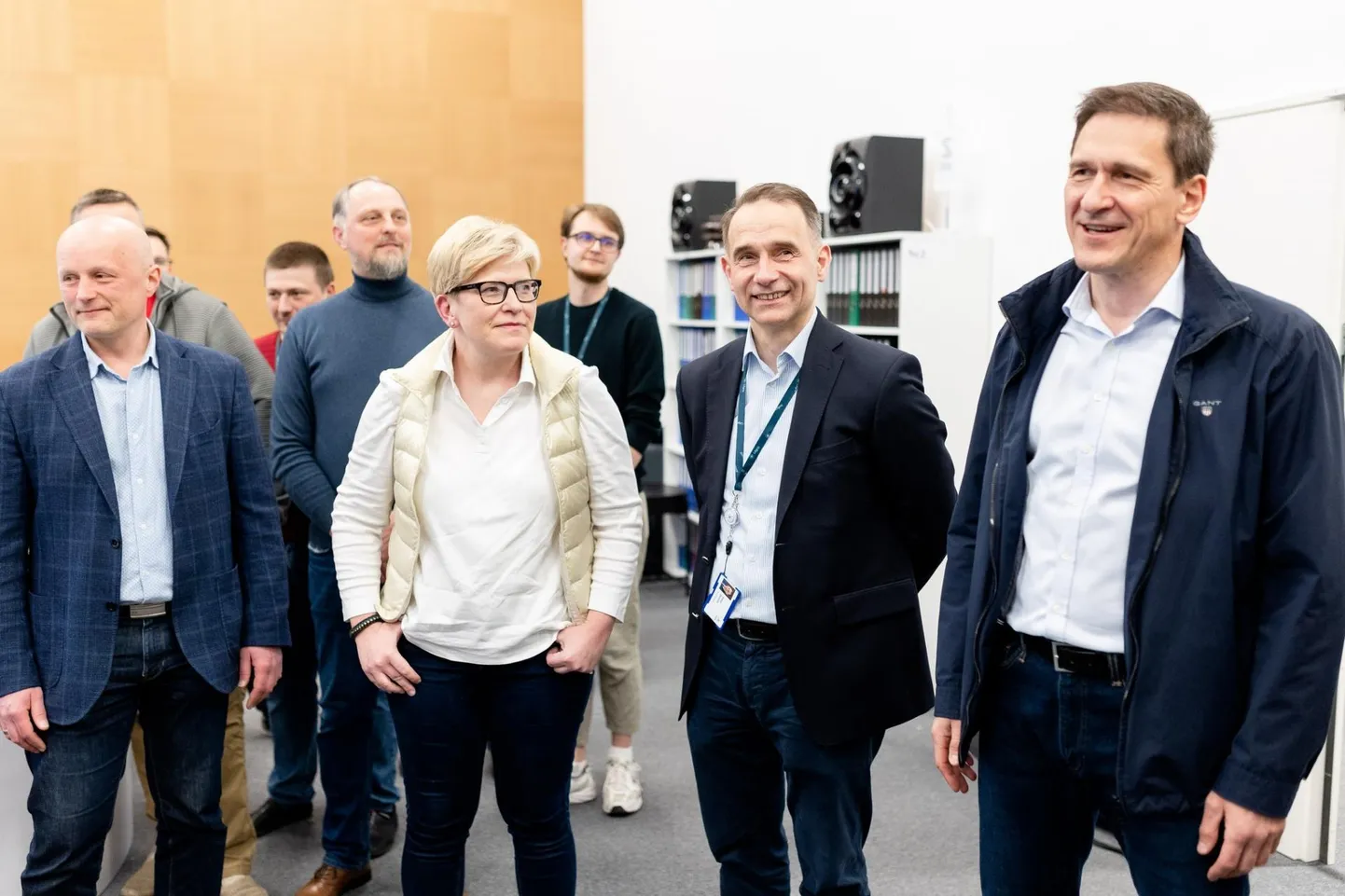Премьер-министр Литвы Ингрида Шимоните (слева направо), руководитель акционерного общества Litgrid Рокас Масюлис и министр энергетики Литвы Дайнюс Крейвис после десятичасового испытания отсоединения электросети в апреле этого года.