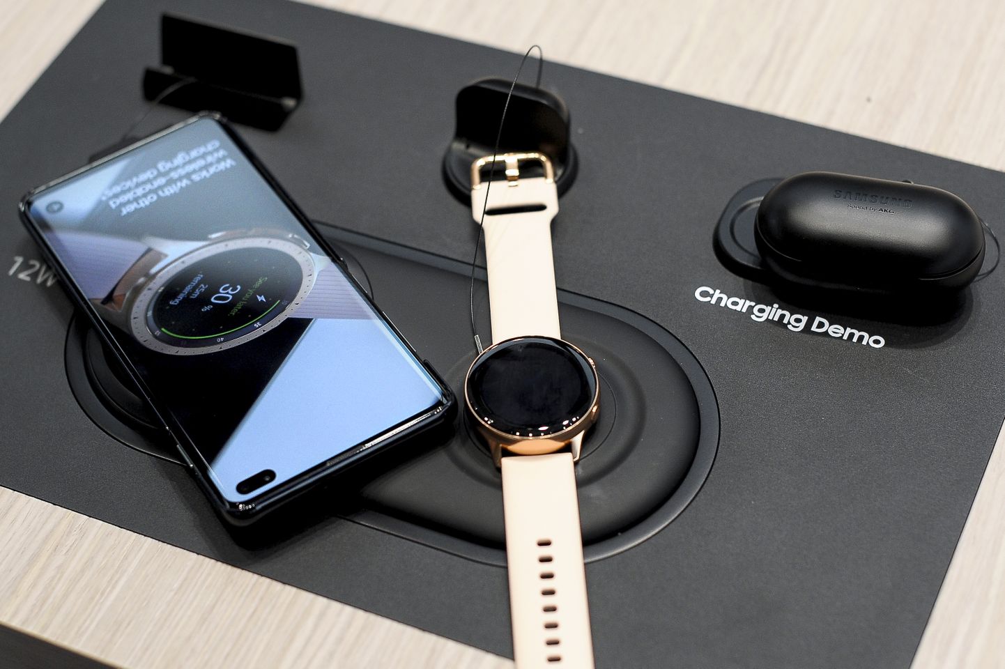 Samsung Galaxy Watch Active первого поколения.