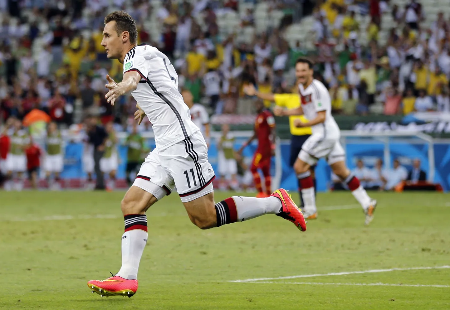 Miroslav Klose tähistamas Ghana vastu löödud väravat.