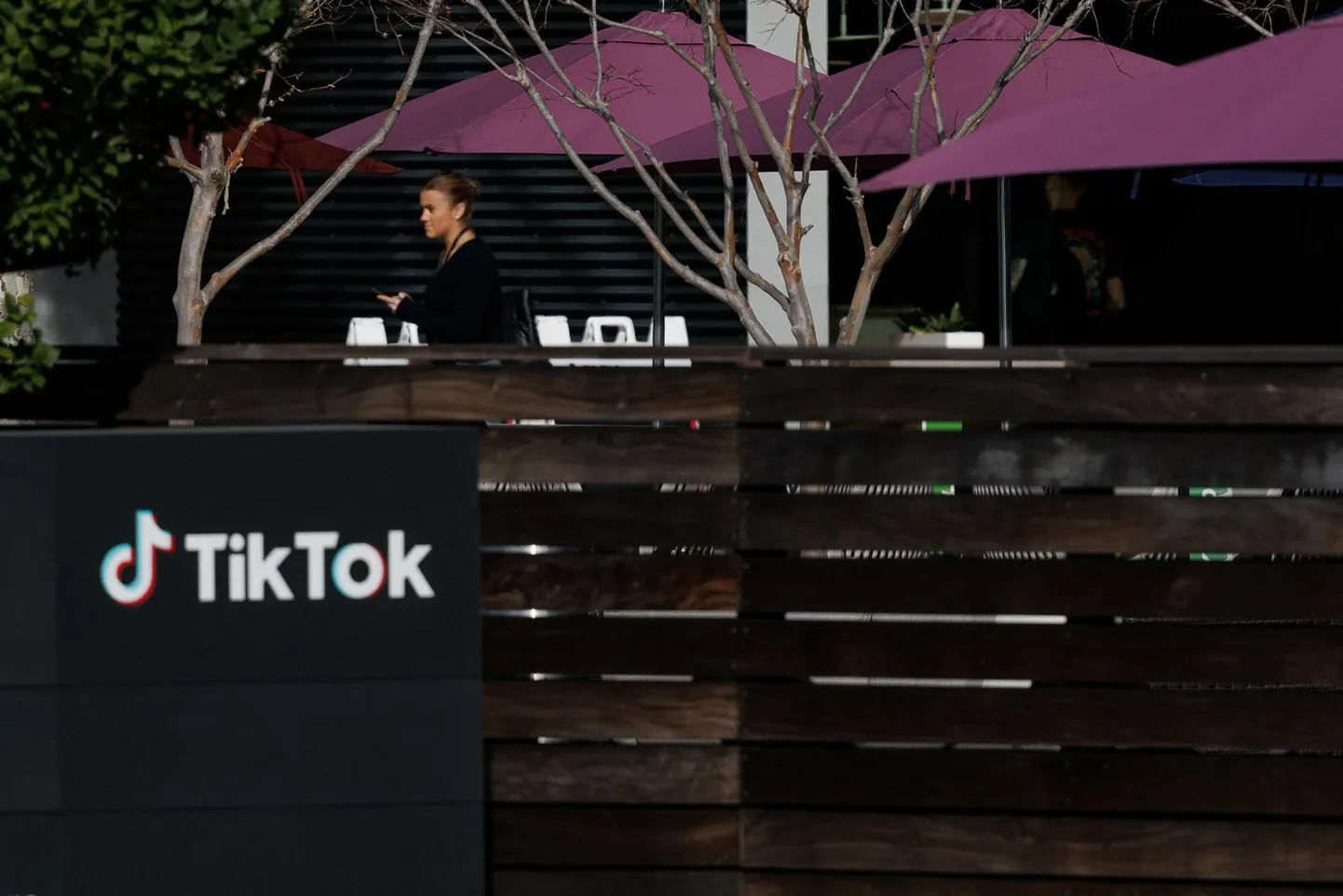 TikToki omanikku ähvardab ettevõtte sundmüük. Pildil firma kontorihoone Californias.