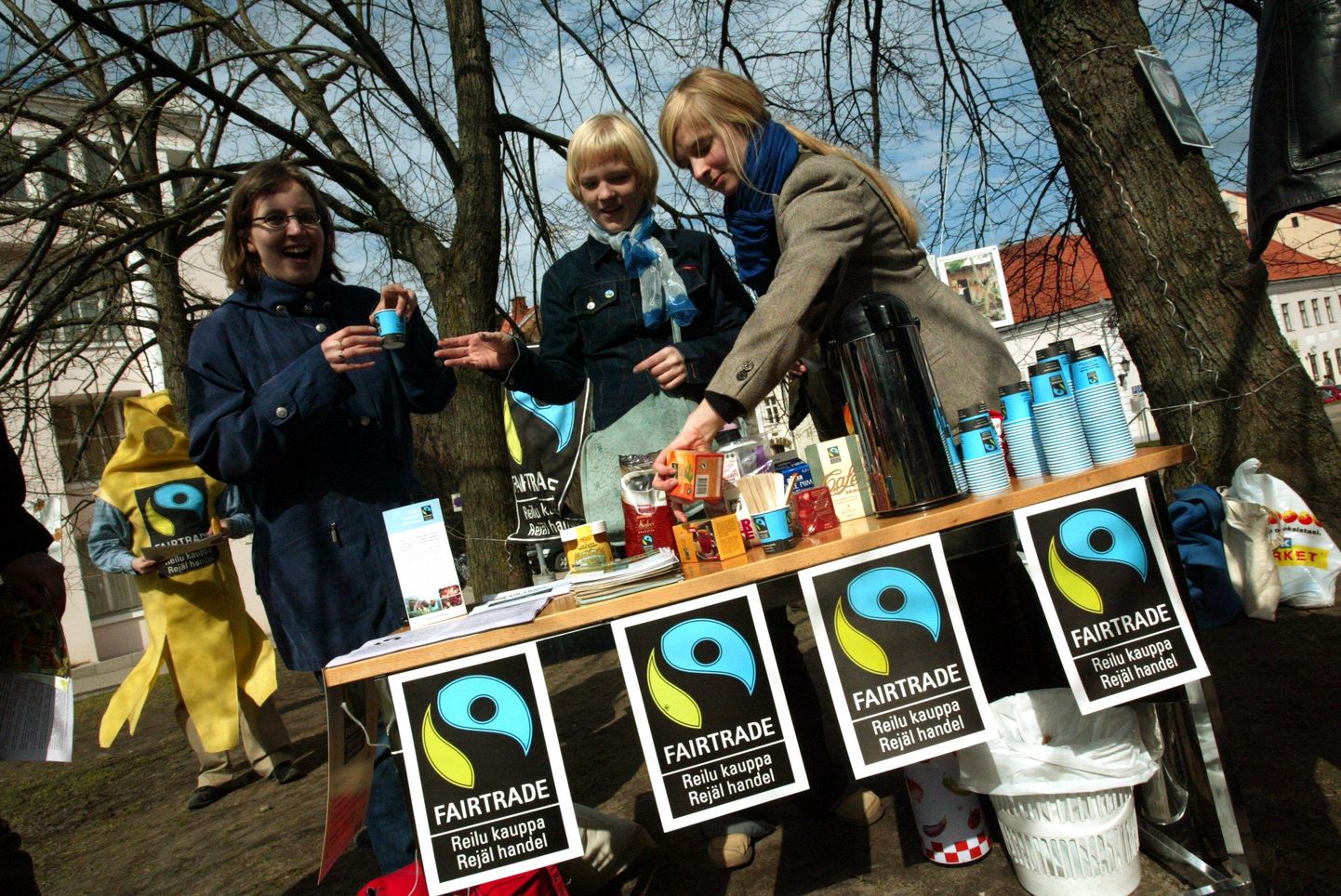 Fairtrade märgiga kaupade degusteerimine Tartus mõni aasta tagasi.
