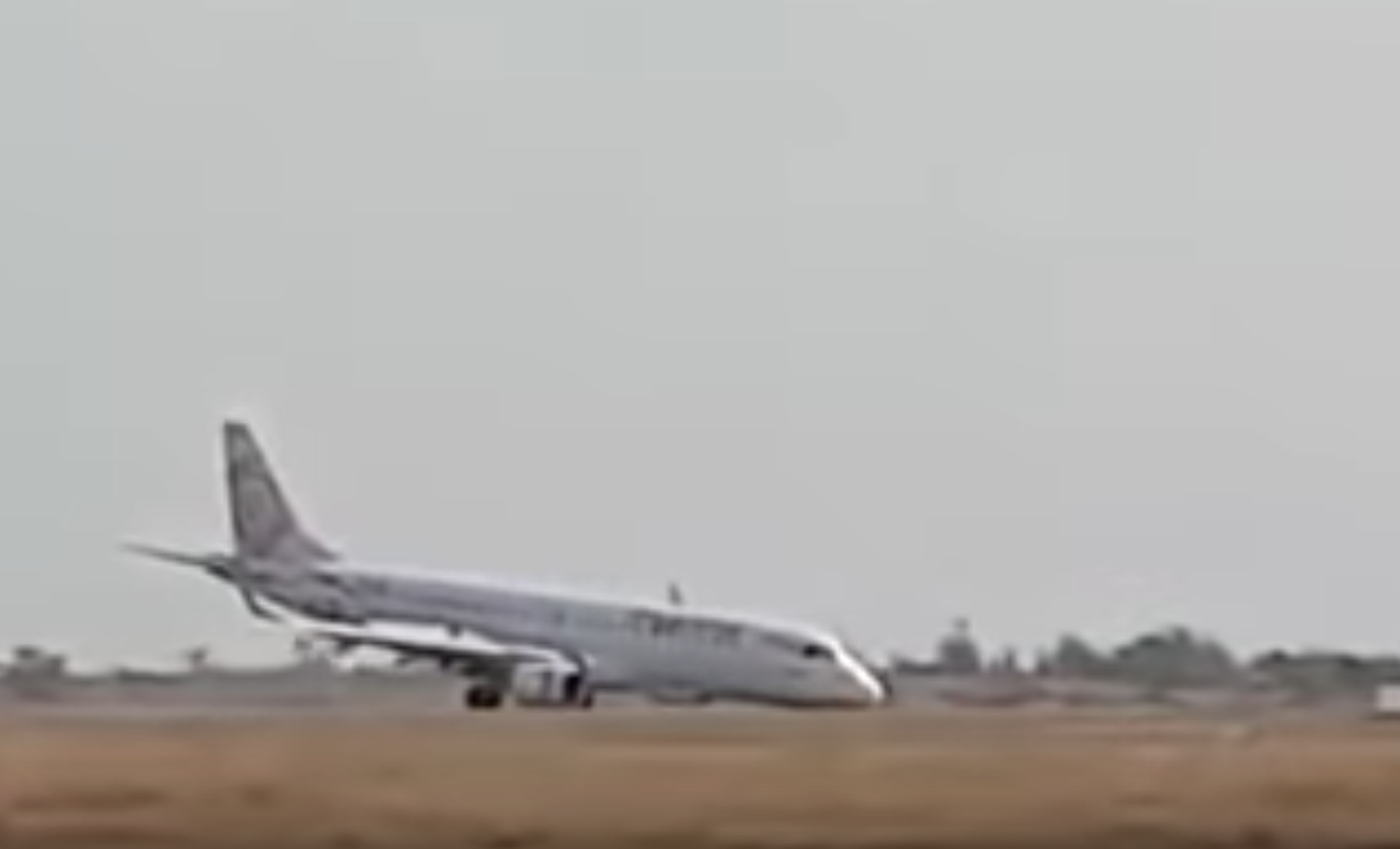 Lidmašīnas avārijas nosēšanās Mjanmā