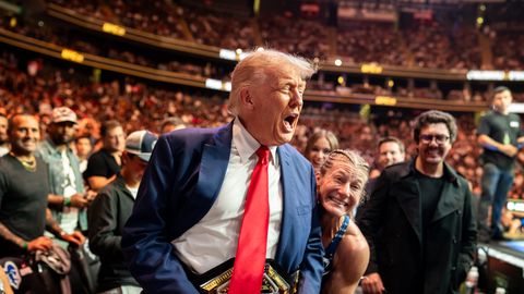 ESMAKORDSELT ⟩ Donald Trump korraldab Valge Maja hoovis kaklused: eliidi meelelahutus on tagasi!
