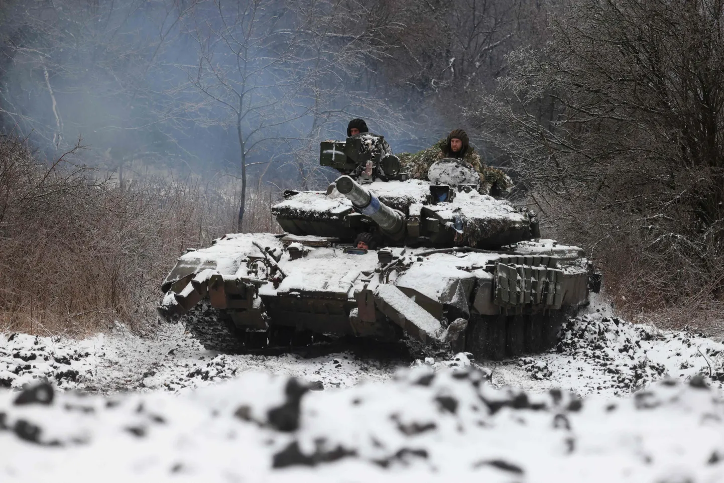 Ukraina sõdurid Bahmuti lähistel venelastele peagi tulevärki tegemas.