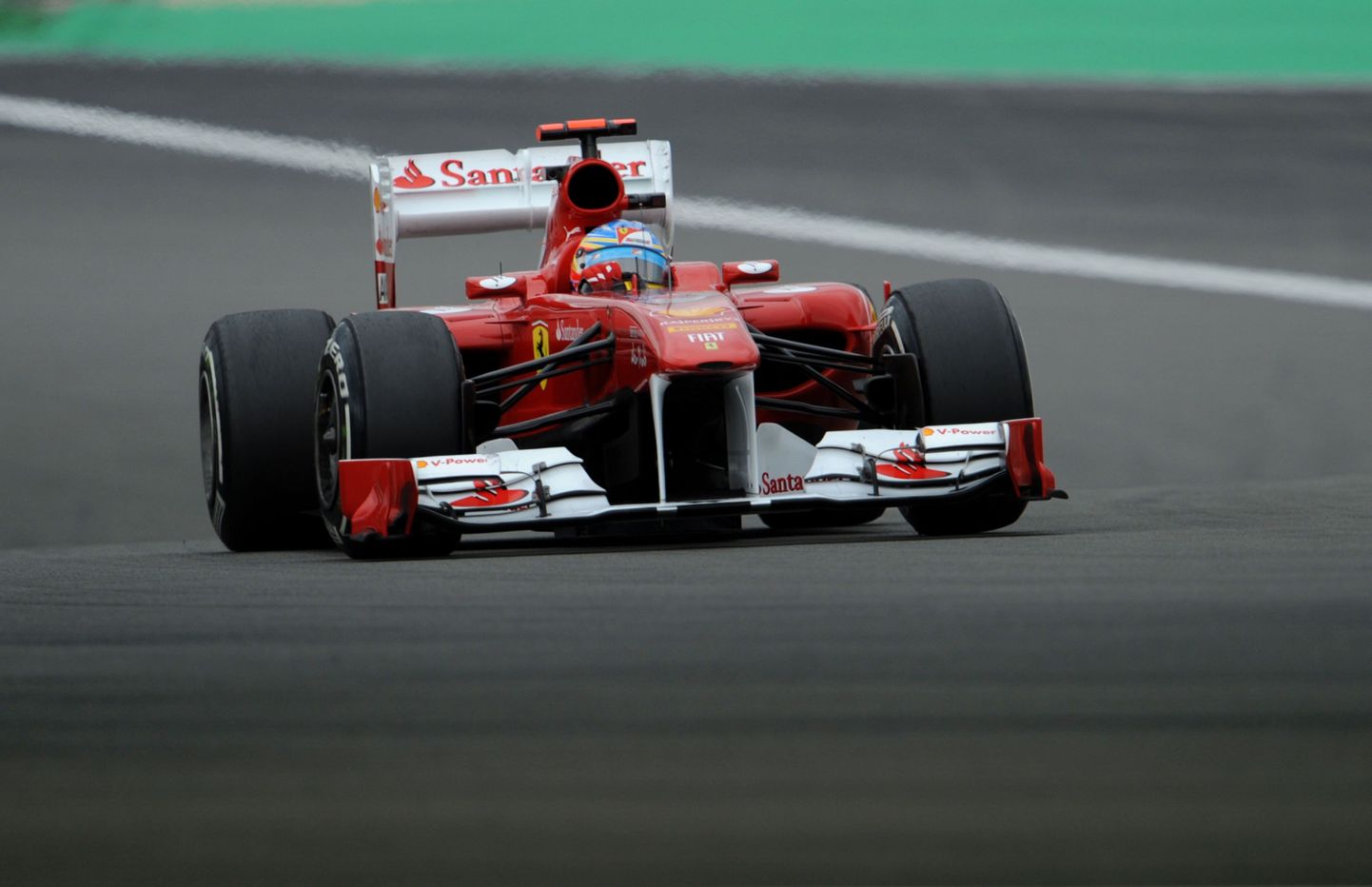 Fernando Alonso Ferrari vormel-1 masina roolis.