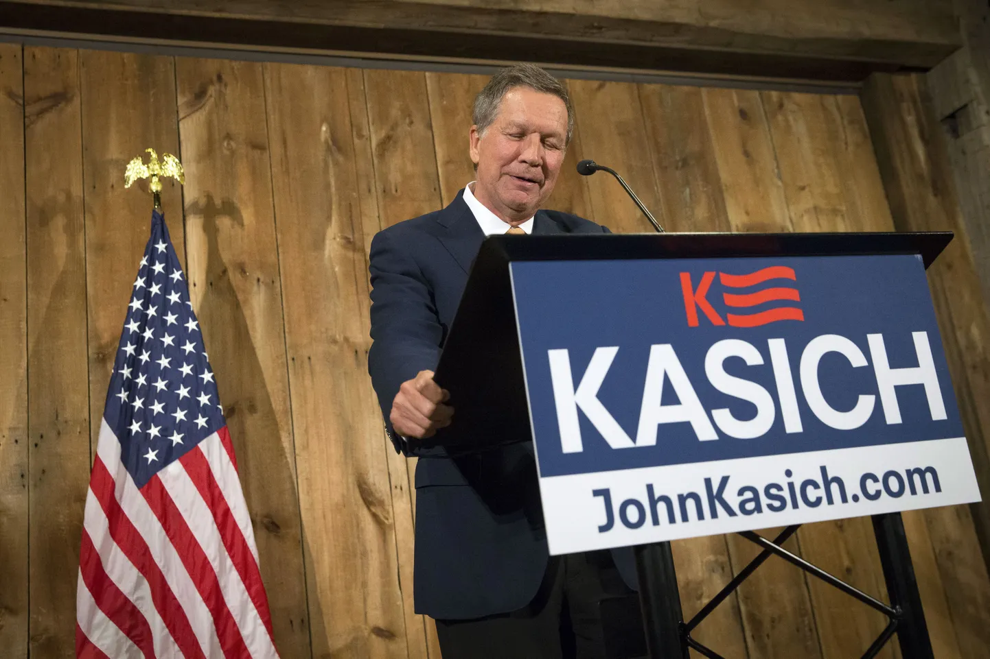 John Kasich teatas, et loobub kandideerimisest.