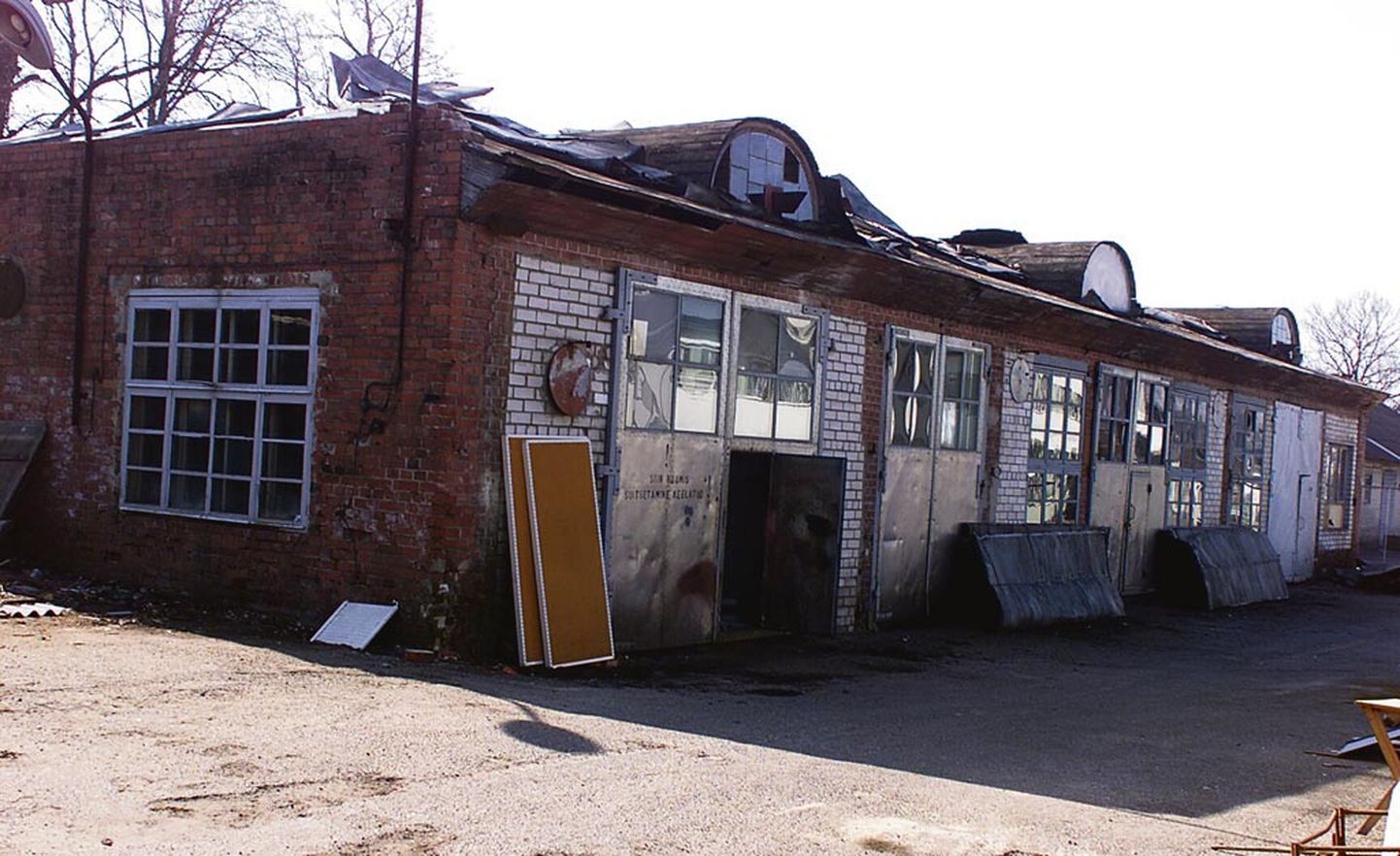 Suur-Posti 18b vana garaaž­, mille asemele ehitati kodutute peavari.