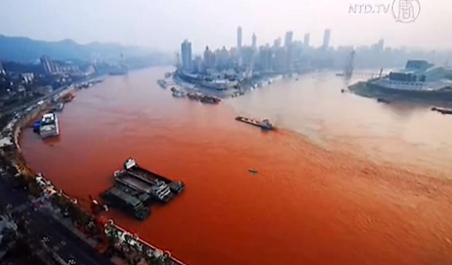 Jangtse jõgi muutus punaseks