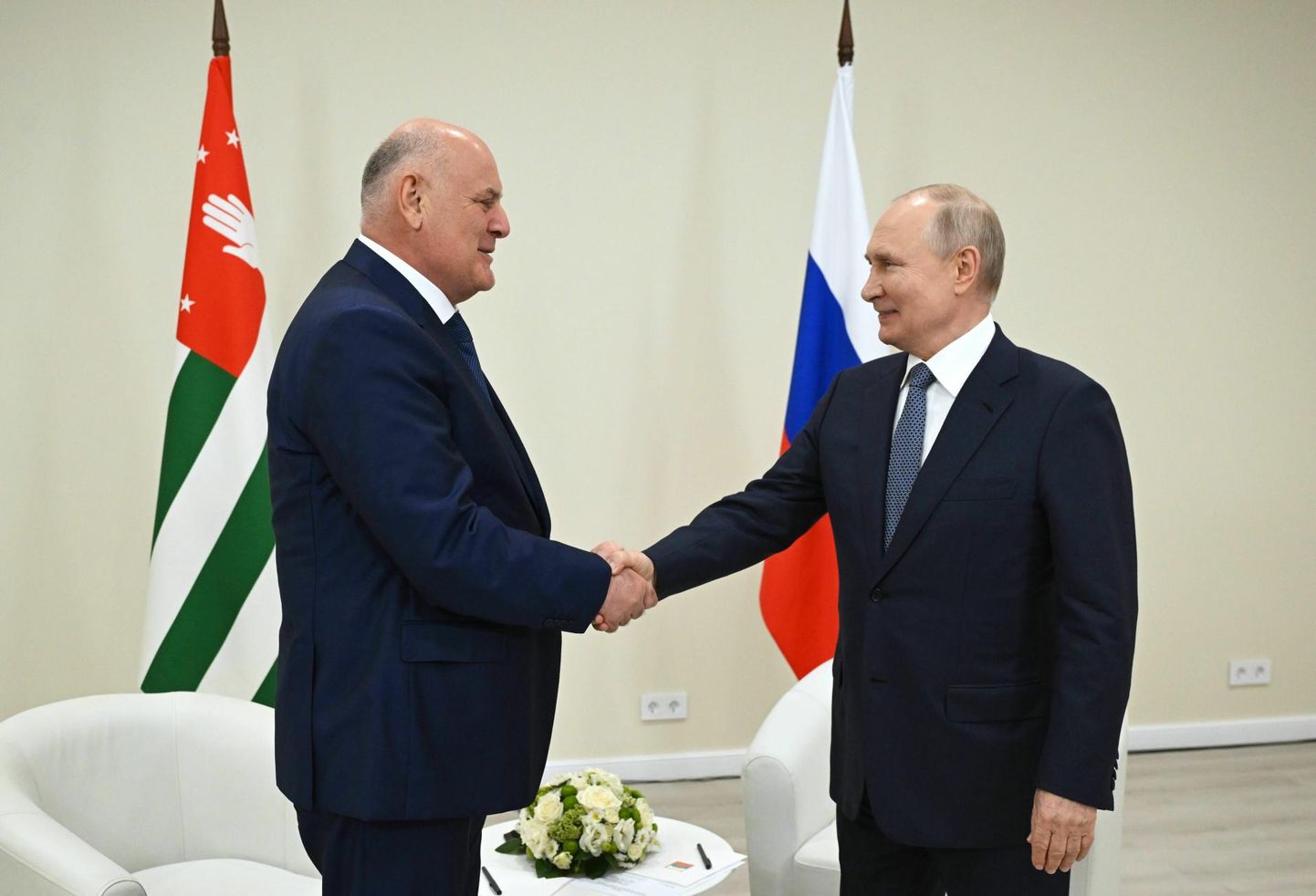 Venemaa president Vladimir Putin ja isehakanud Abhaasia liider Aslan Bžania kohtusid mullu oktoobris Sotšis.