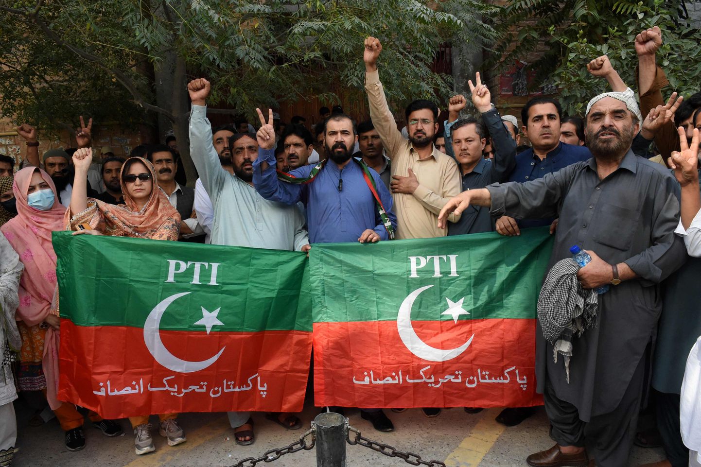 Pakistani endise peaministri Imran Khani toetajad täna meelt avaldamas Quetta linnas.