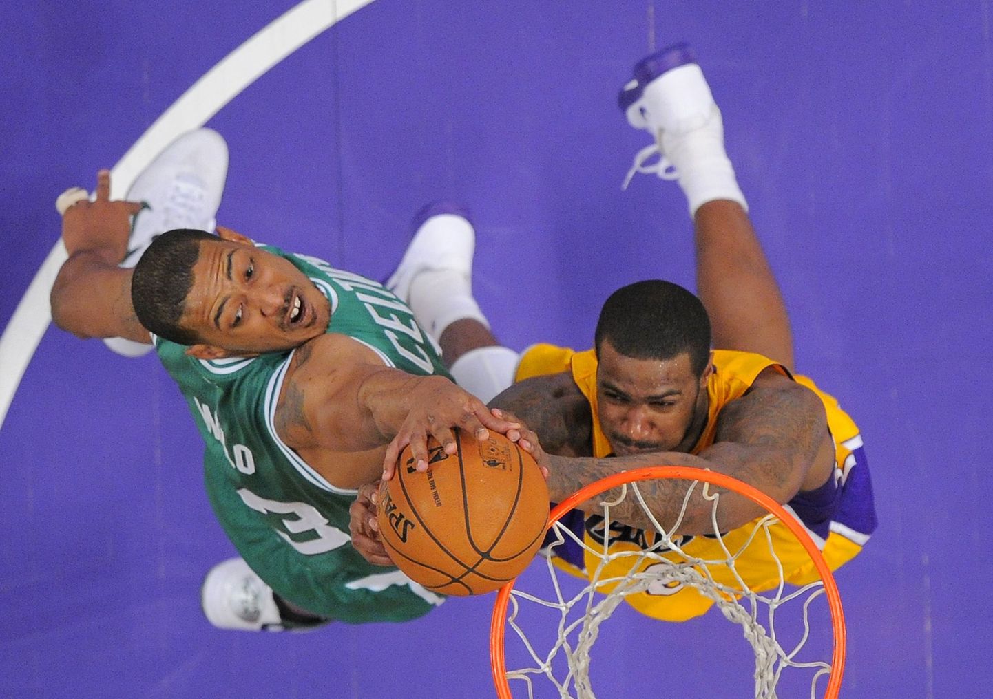 Fab Melo (vasakul) Boston Celticsi särgis.