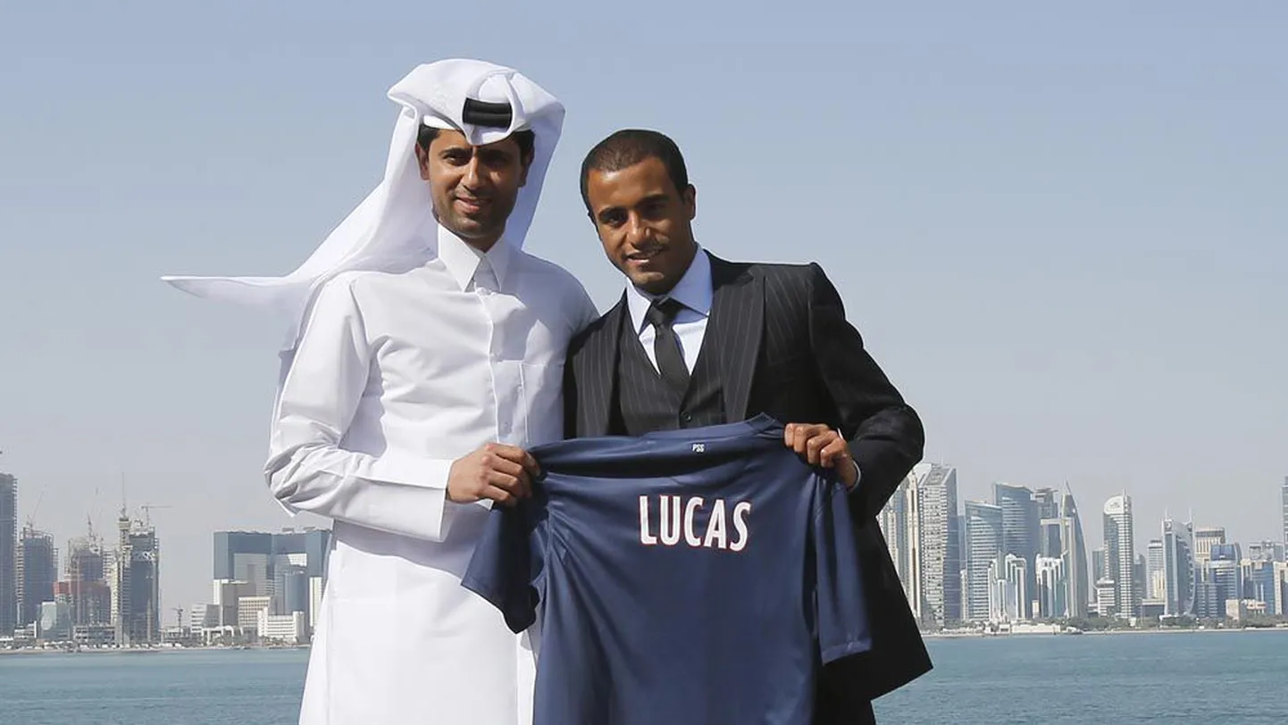 Paris St Germaini jalgpalliklubi president Nasser al-Khelaif esitles eile Dohas meeskonna värsket liiget Lucas Mourat.