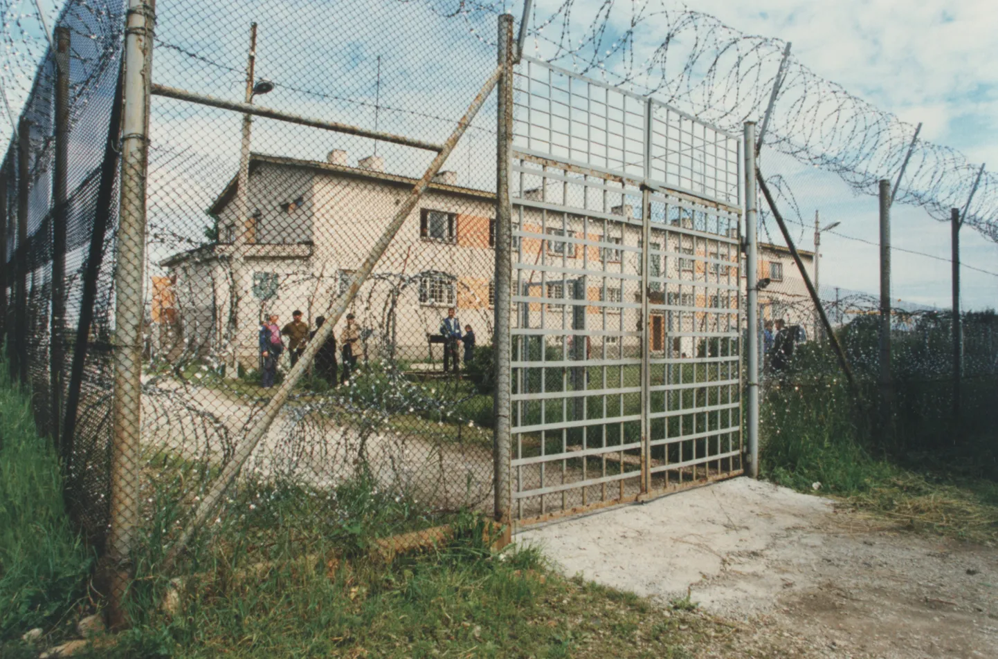 Harku, 17.07.1996
Harku vangla. Interneeritute kinnipidamiskoht. Värva, kust ilmselt lahkuti. 
FOTO: Peeter Langovits/Postimees