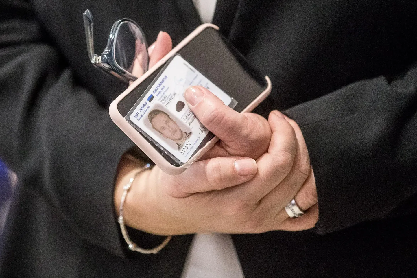 Petturid küsivad inimeselt PIN-koodi, dokumendi numbrit või levitavad e-posti teel pahavara.