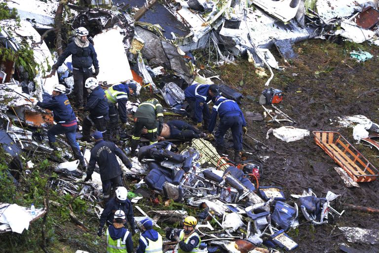 Colombias Medellini lähedal alla kukkunud tšarterlennuki rusud