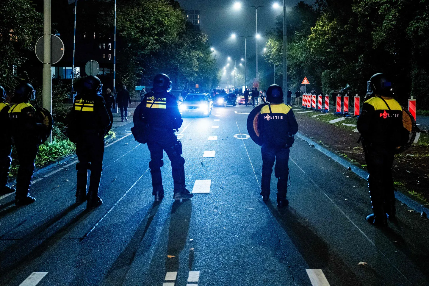 Hollandi võimud kasutasid Palestiina-meelsete meeleavaldajate ja Iisraeli jalkafännide eraldamiseks märulipolitseid.