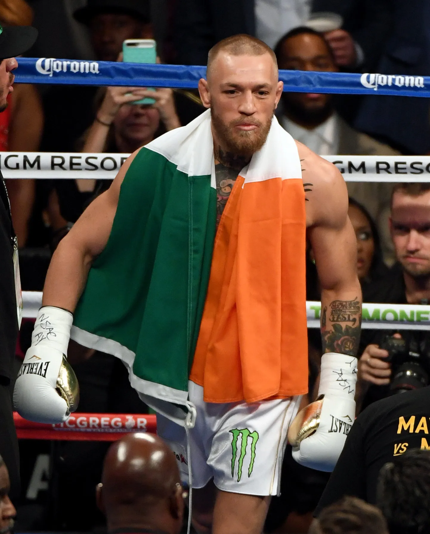 Conor McGregor teenis Floyd Mayweatheri vastu astumisega üle 100 miljoni dollari.