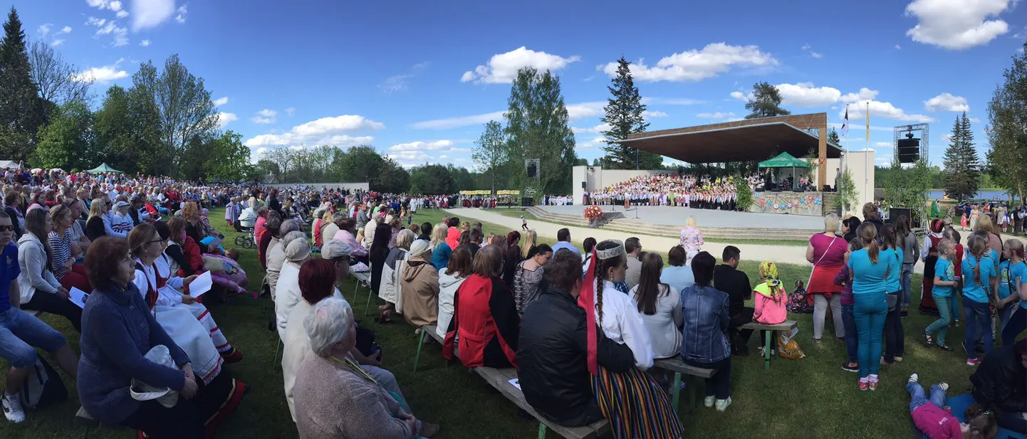Järvamaa laulu- ja tantsupidu Türi lauluväljakul.