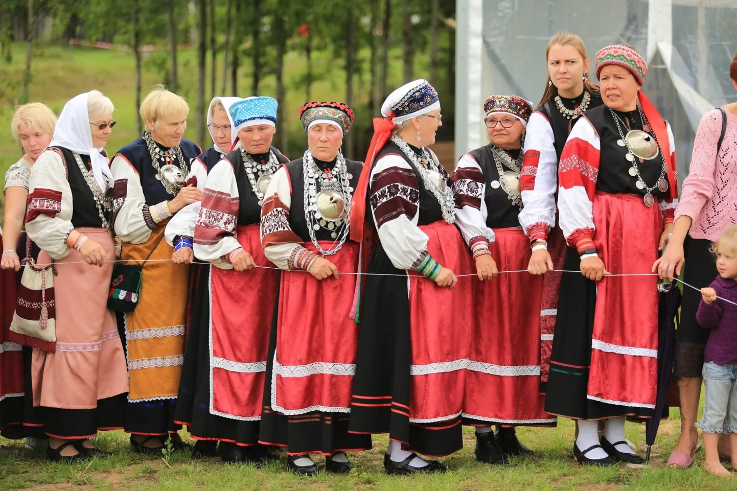 Taas said setod ülemsootska valimisel koguneda meelepärase kandidaadi juurde viiva nööri kõrvale.