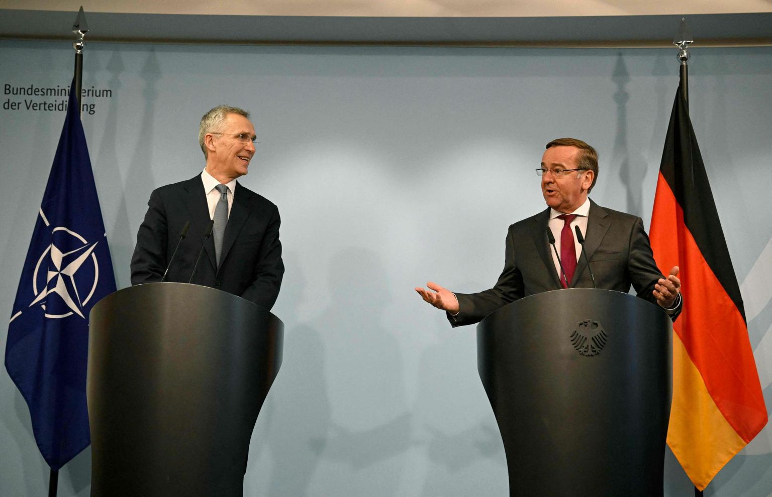NATO peasekretär Jens Stoltenberg ja Saksa kaitseminister Boris Pistorius. 