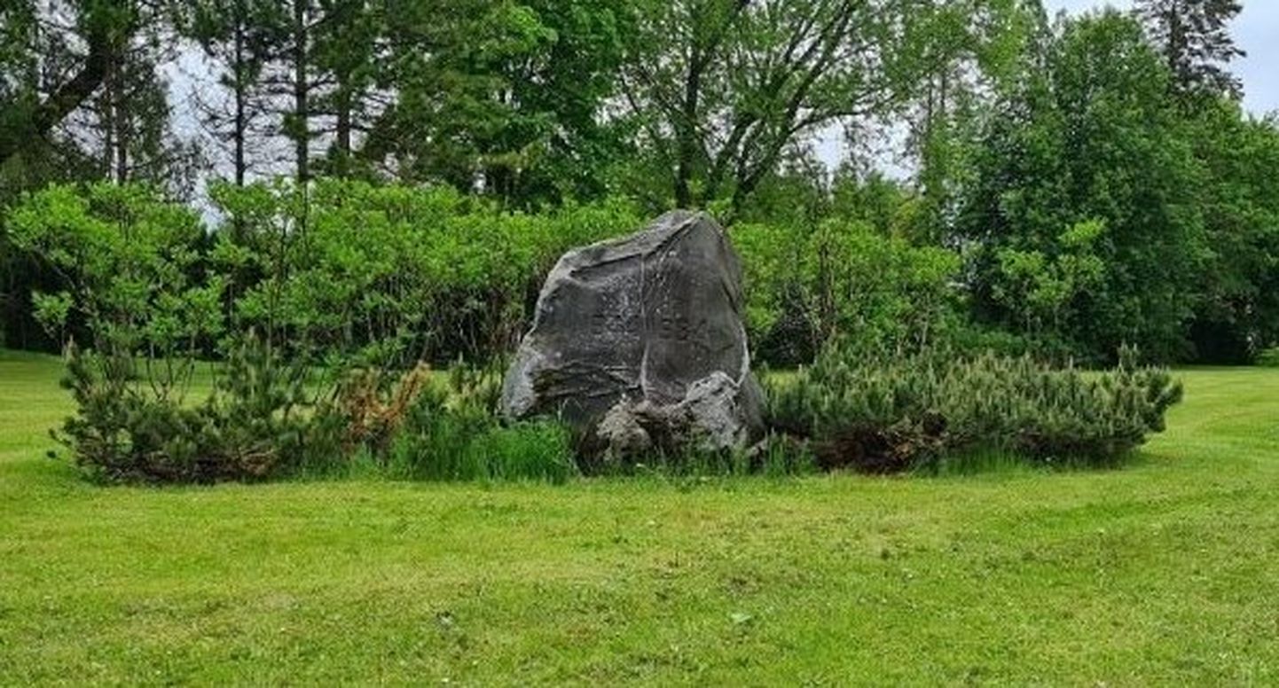 Siguldas novads demontējis trīs padomju režīmu slavinošus akmeņus.