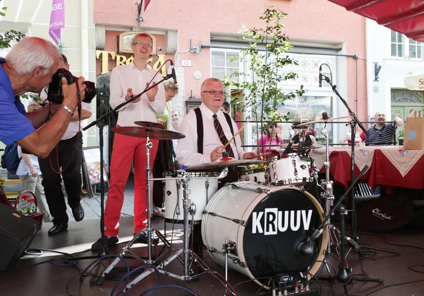 Malevasuvi avati eile Tallinna linnapea Edgar Savisaare piduliku trummipõrina saatel.