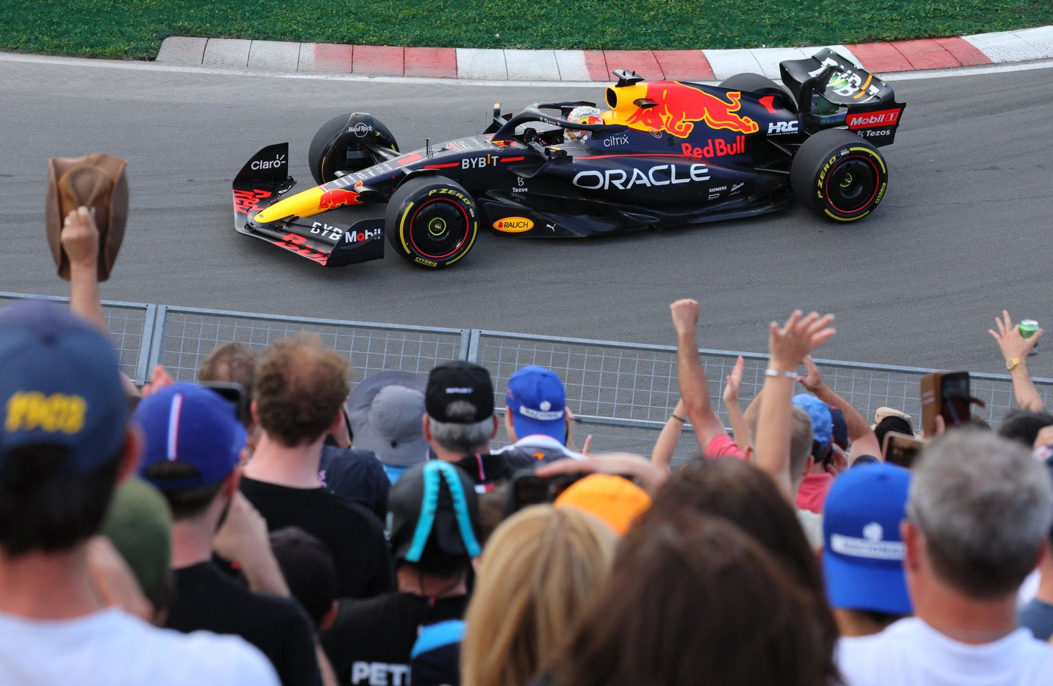 Max Verstappen Montreali ringrajal.