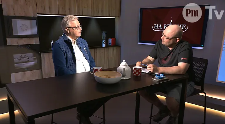 Андрей Кузичкин считает, что кетчуп, которым обливают Виктора Шендеровича, льется на мельницу кремлевской пропаганды, подогревающей запугивание тех, кто еще не уехал: вот видите, как их там принимают, на Западе.