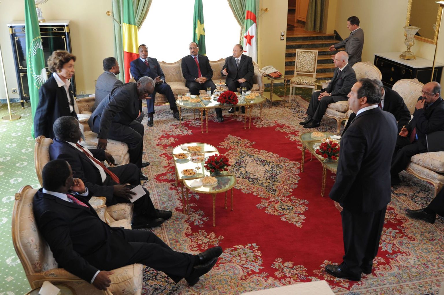 Liibüa mässulised ja välisriikide esindajad alustavad läbirääkimisi
