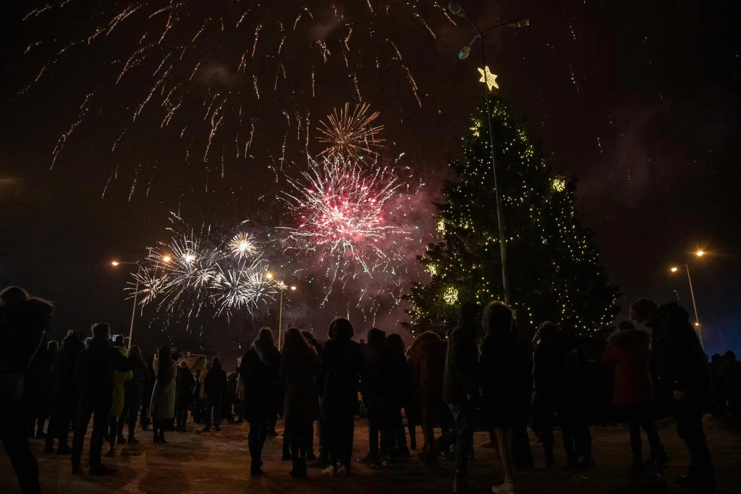 Aastavahetuse ilutulestik Viljandis Centrumi parklas