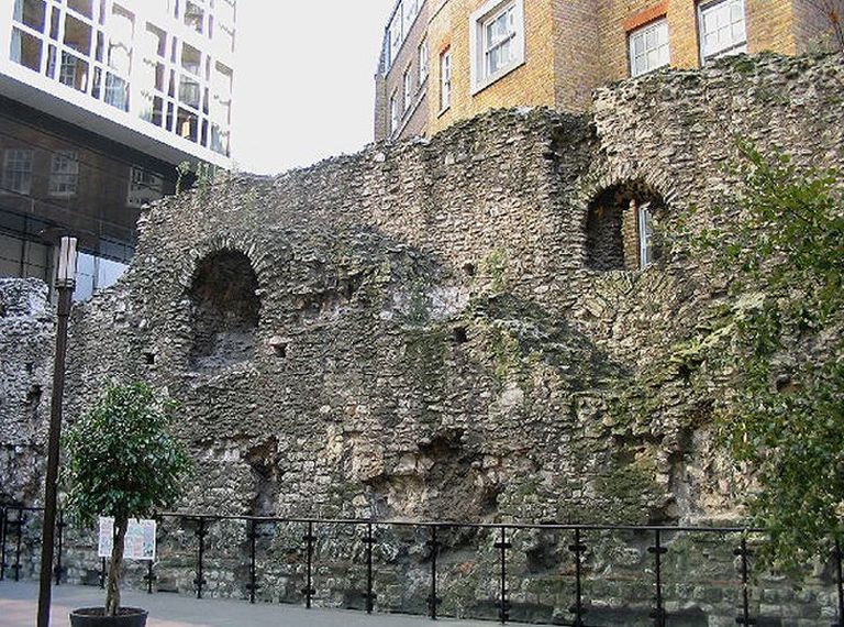 Rooma aegne hoonefragment Londonis