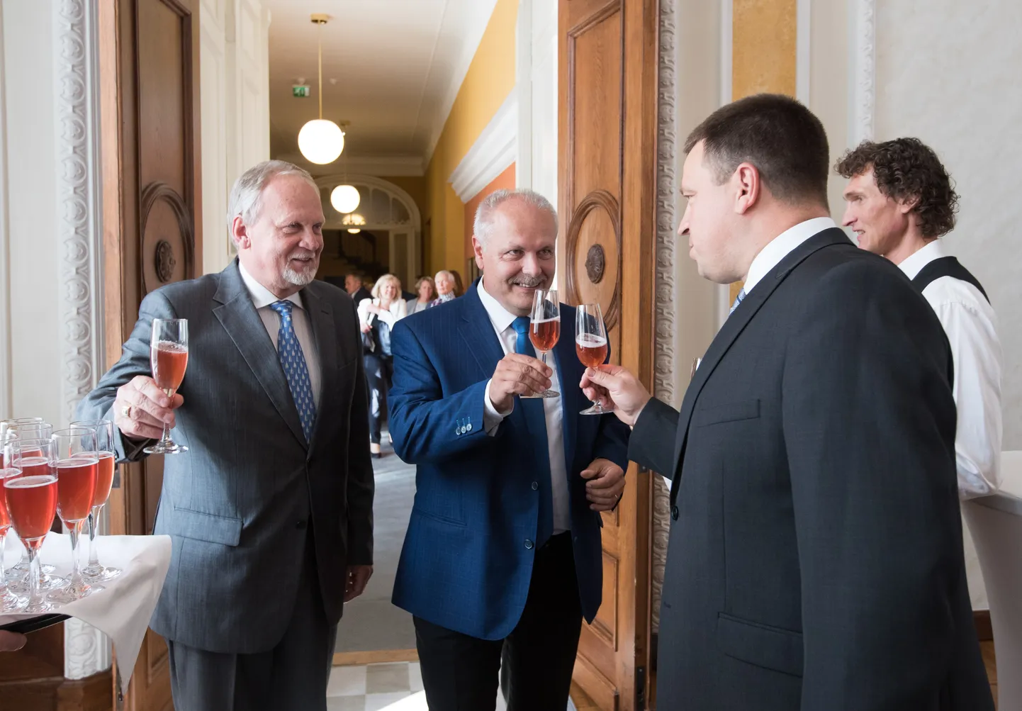 Chairman of the Riigikogu Henn Põlluaas (middle)