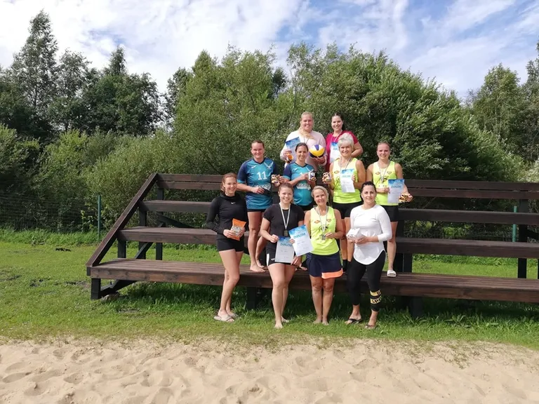 Järvamaa parimad naised rannavõrkpallis selgusid Paide rannaspordikeskuse liivaväljakutel.