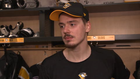 Šilovs sargās "Penguins" vārtus NHL sezonas pirmajā spēlē