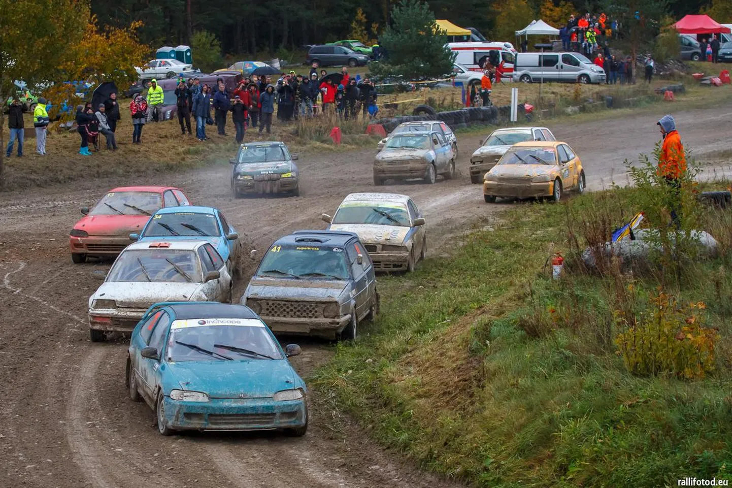 Ohekatku krossi superfinaalis tuiskas rajale 11 autosportlast.