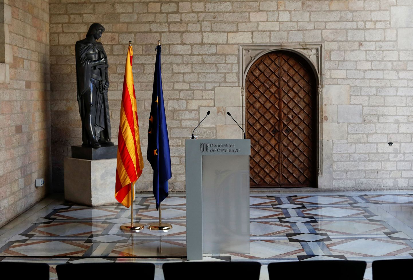 Siin pidi pöördumisega esinema Carles Puigdemont.