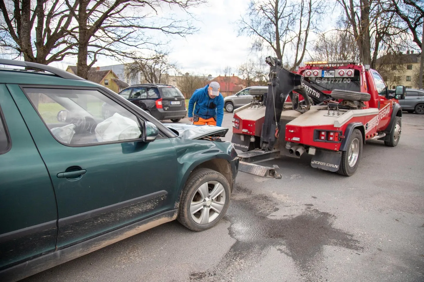 Uste taga käinud mees rääkis, et tema auto jäi keset teed seisma ja nüüd tuleb puksiir, mille eest tuleb maksta sula­rahas, temal aga sularaha pole. Foto on illustreeriv.
