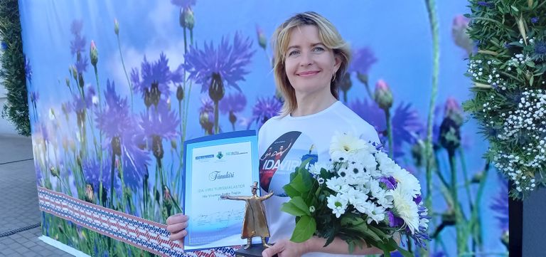 В Праздник победы координатор уездного туристического кластера Кадри Ялонен получила награду "Деятель года Ида-Вирумаа".