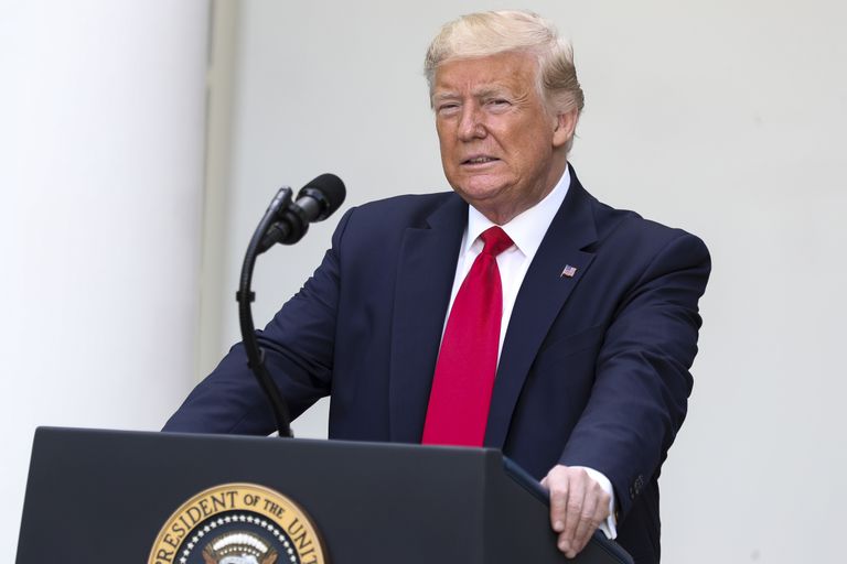 Donald Trump esinemas 26. mail 2020 Valge Maja Roosiaias seenioride teemalise kõnega.