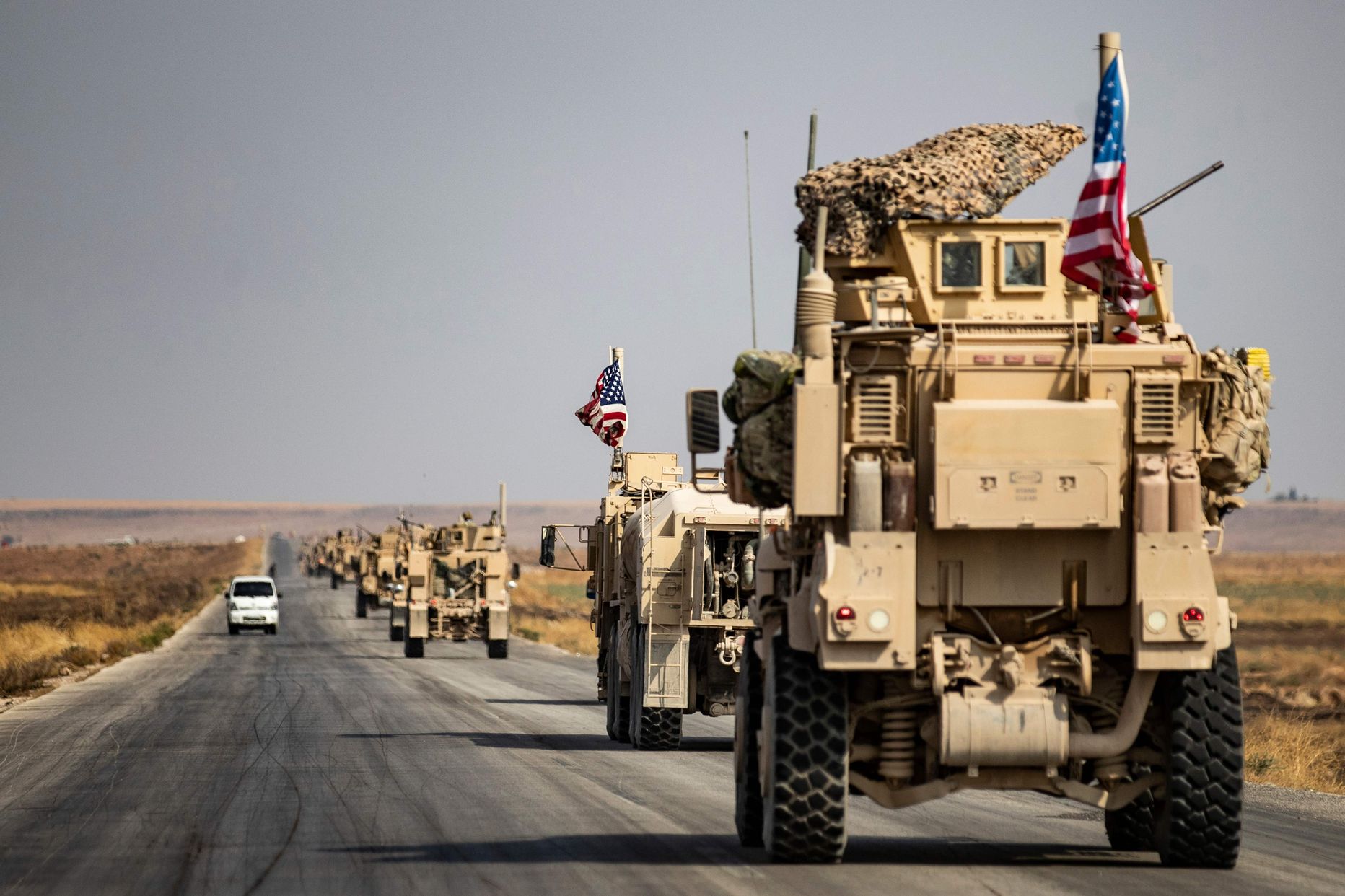 USA soomusmasinad 20. oktoobril Süüria põhjaosas Tal Tamri linnas pärast oma baasist lahkumist.