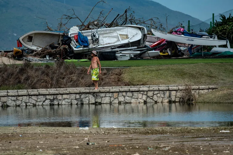 Āzijas austrumu taifūna “Mangkhut” postījumi.