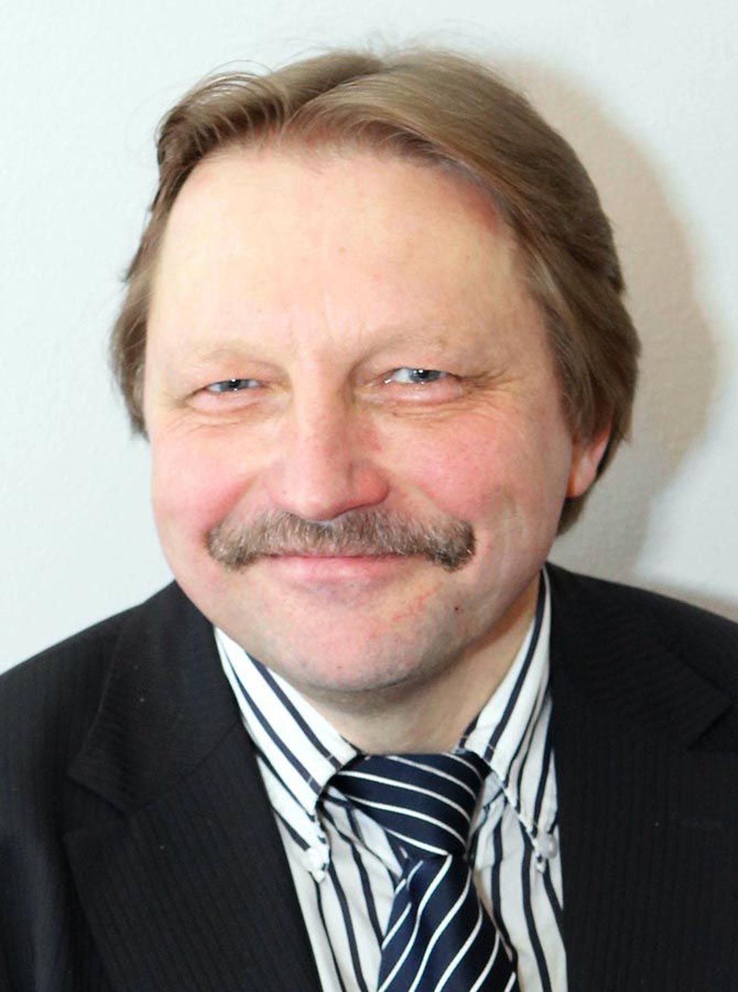 Helmut Hallemaa valiti Keskerakonna Viljandi linnapea kandidaadiks.