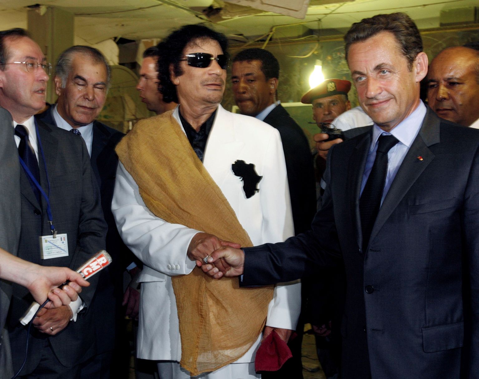 Liibüa president Muammar Gaddafi ja Prantsuse president Nicolas Sarkozy 2007. aastal Tripolis.