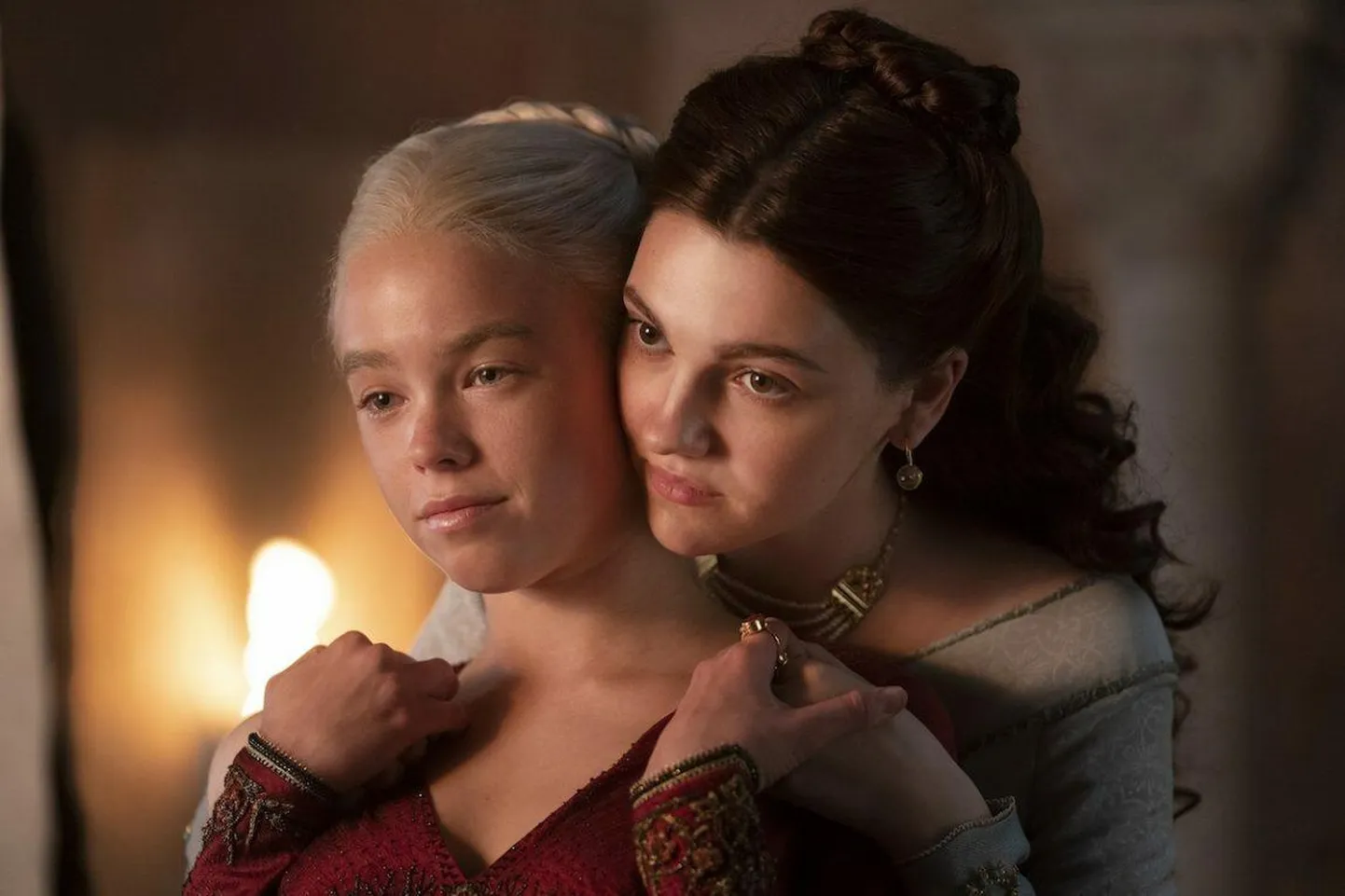Kaader seriaalist «Lohede koda». Rhaenyra (Emma D’Arcy) ja Alicent Hightower (Emily Carey). FOTO: HBO