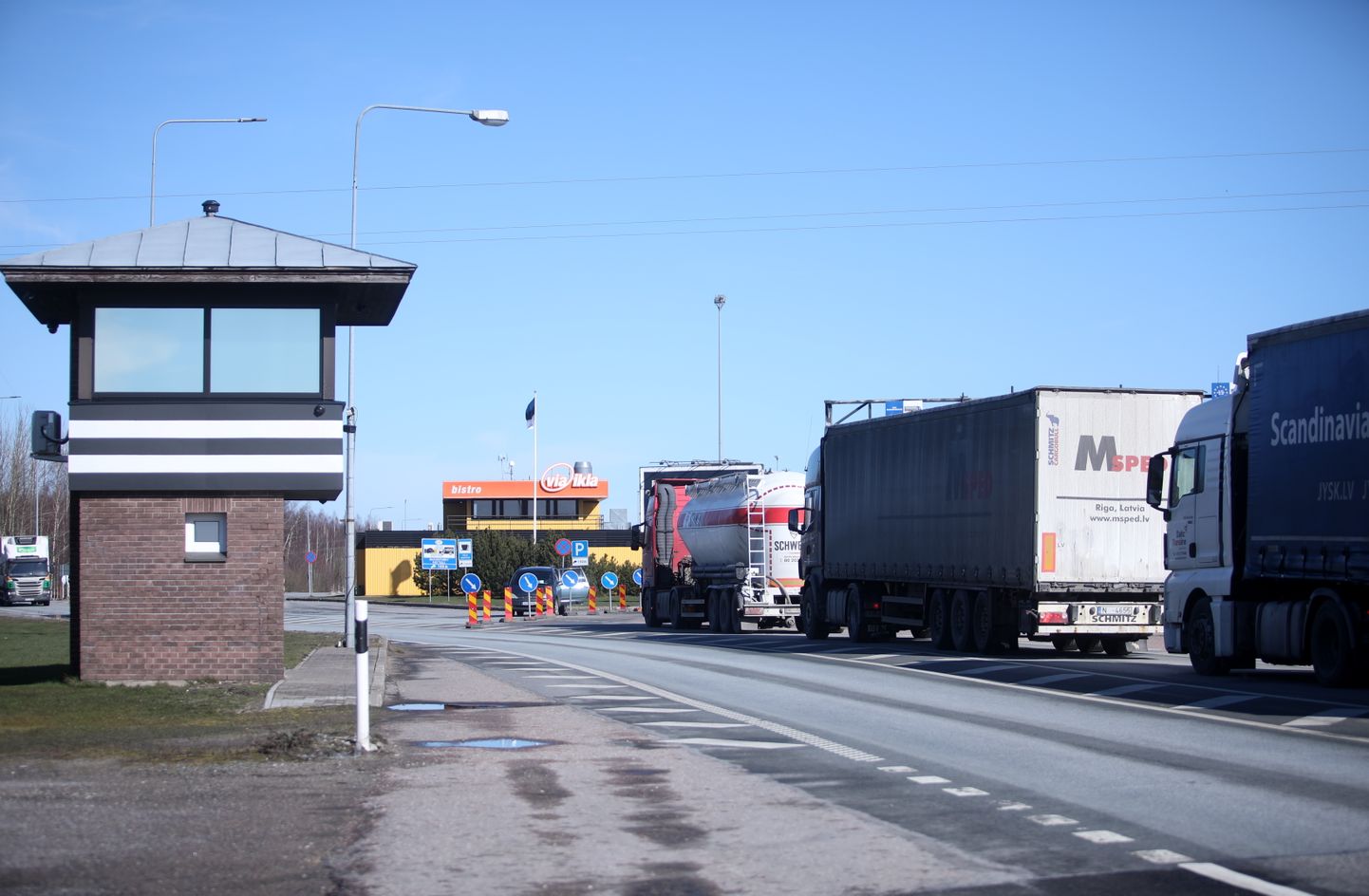 Latvijas-Igaunijas robeža Ainažos pēc Igaunijas lēmuma atjaunot robežkontroli uz Šengenas zonas iekšējām un ārējām robežām ar mērķi ierobežot "Covid-19" vīrusa izplatību.