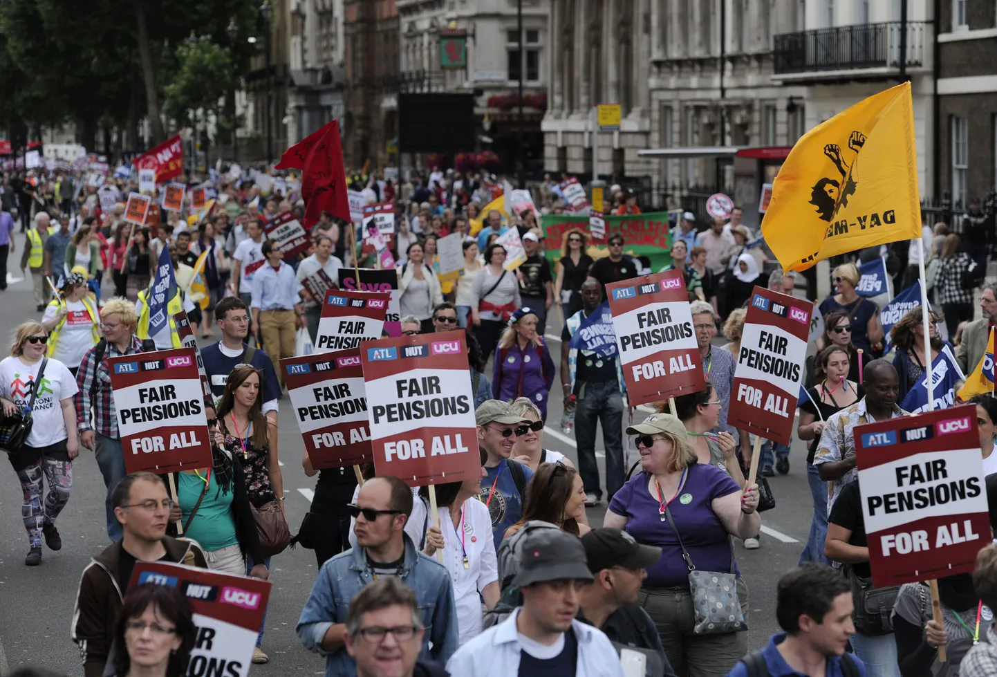 Митинг в Великобритании против урезания пенсий