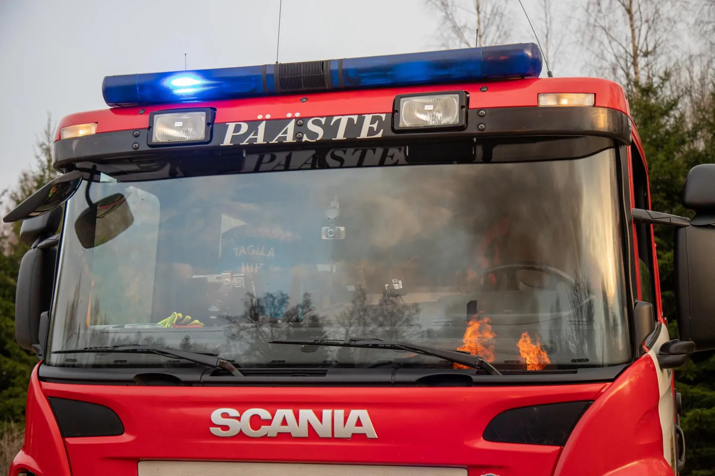 Alaealised süütasid trepimademel tugiposti.